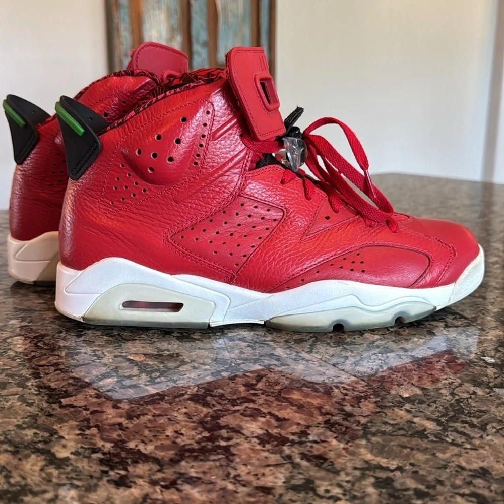 Jordan men’s retro 6 sizzle Red High-Top Sneakers EUC 10.5
